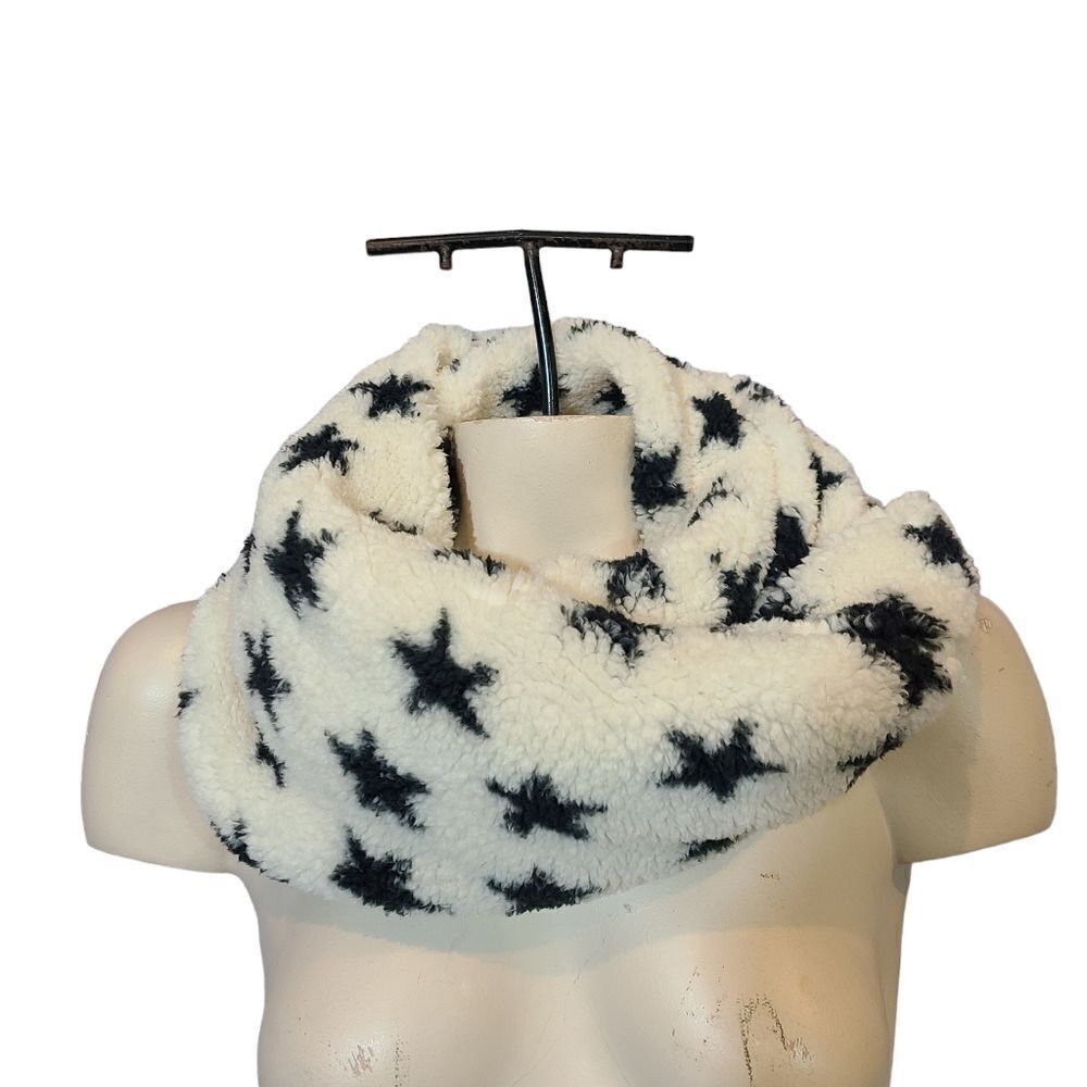 Jenni Blackย &โ White Star Cotton CircleโLoopโScarf